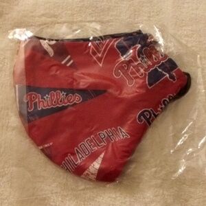 PHILLIES KIDS MASK! BRAND NEW IN PACKS!